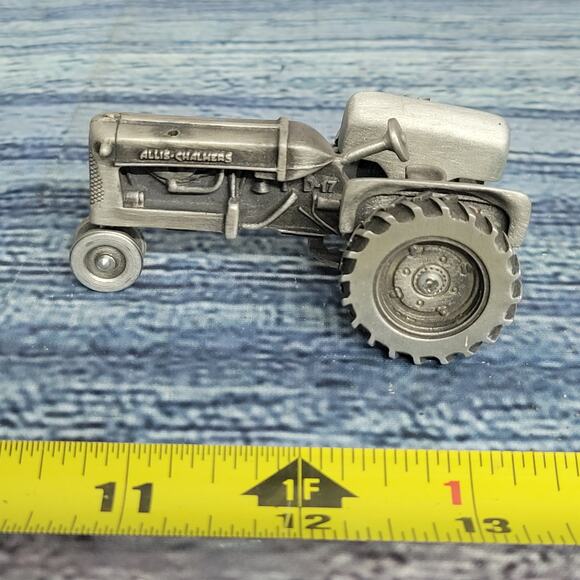 Vintage Speccast 1/64 scale Allis-Chalmers D-17 pewter display tractor - Picture 6 of 8